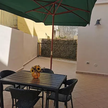 Intera Casa Appena Ristrutturata بارابيتا