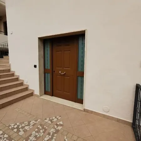 Intera Casa Appena Ristrutturata